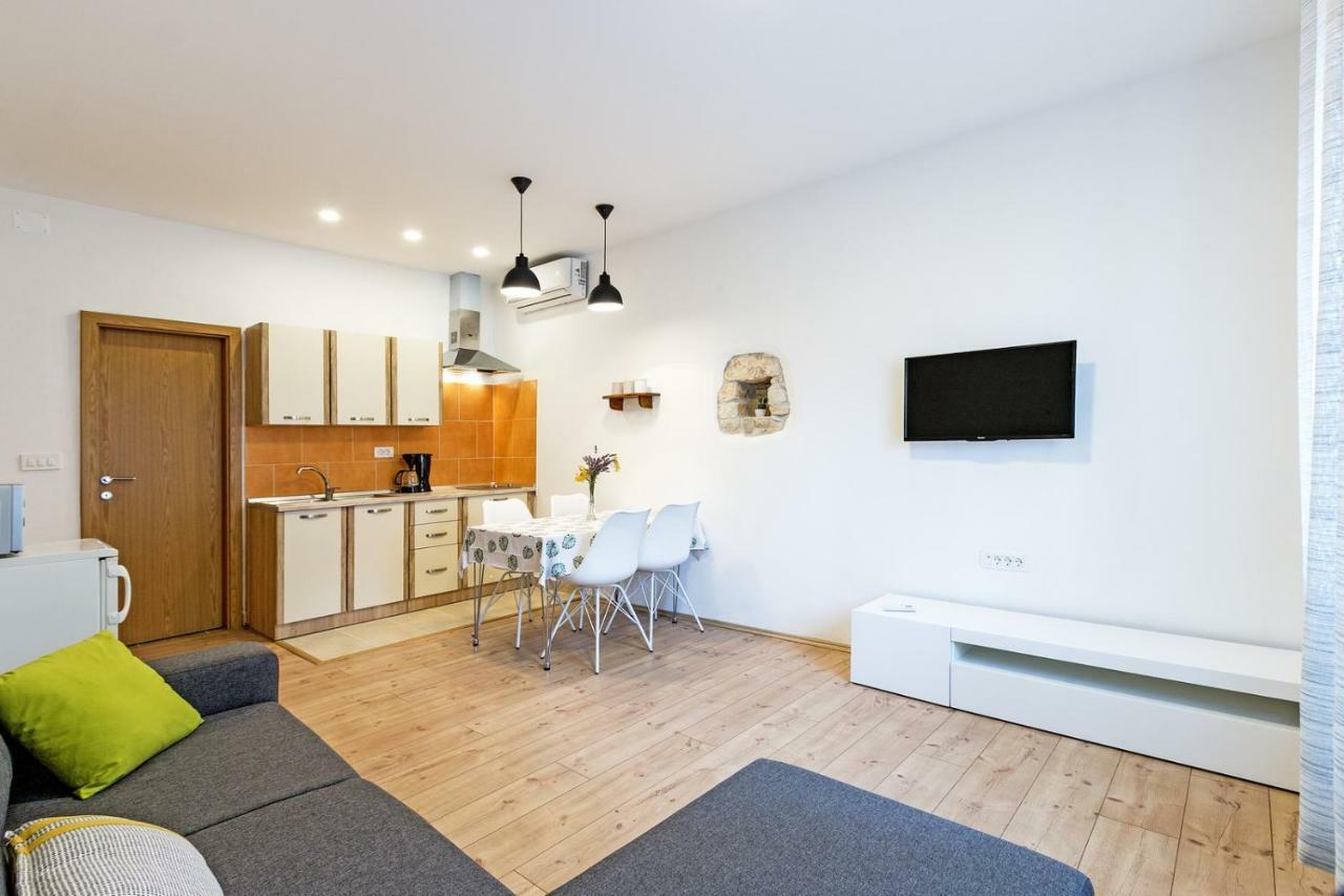 Cozy Apartment 10 Min From The Beach Пула Экстерьер фото